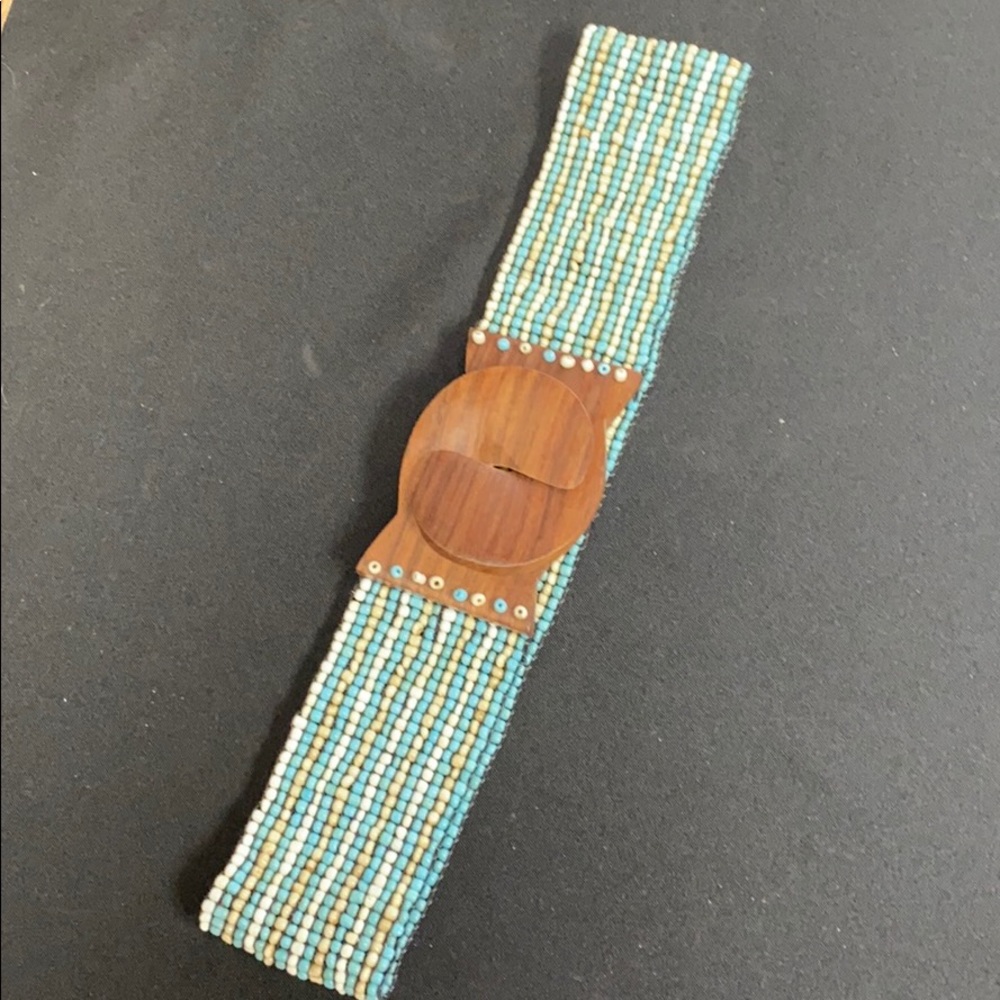 Beaded stretch belt.